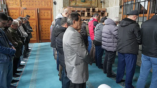 Samsun'da çifte bayram coşkusu: Vatandaşlar camilere akın etti