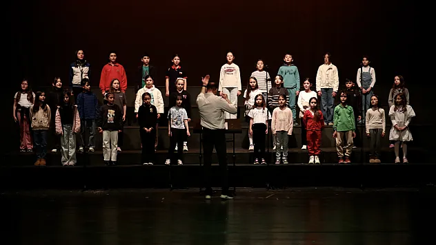 Samsun'da Çocuk Korosu miniklere sahne tecrübesi kazandırıyor