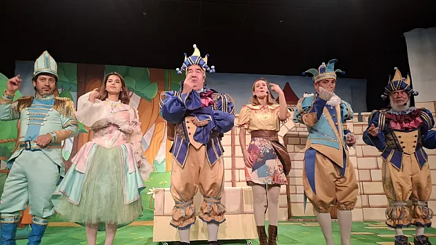 Çocuk tiyatrosu minik izleyicilerle buluşuyor