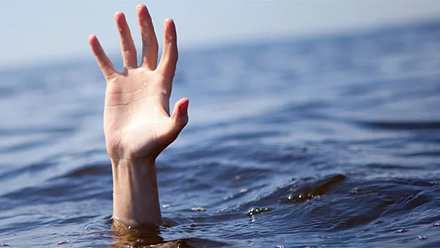 Samsun'da denizde akıntıya kapılan iki çocuk hastaneye kaldırıldı