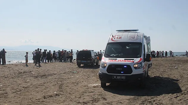 Samsun'da denizde boğulma tehlikesi: 2 kişi hastaneye kaldırıldı