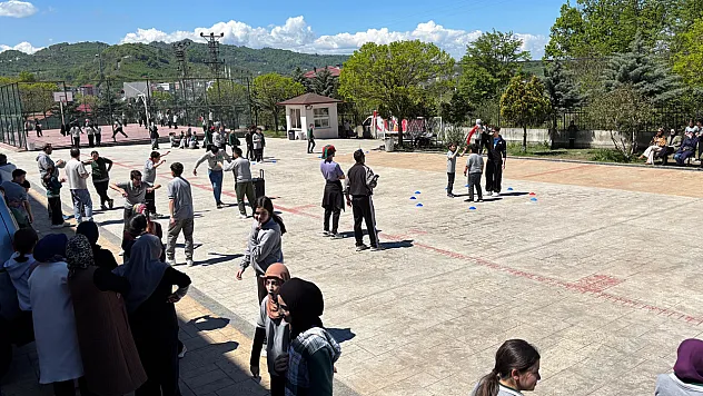 Samsun'da ekranlar kapandı, oyunlar başladı! Çocuklar geleneksel şenlikte...