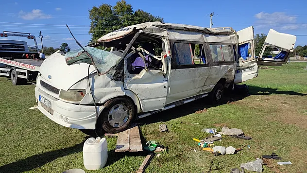 Samsun'da feci kaza : araç hurdaya döndü
