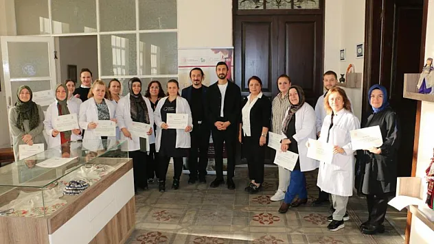 Samsun'da geleneksel kağıt yapımı eğitimi verildi