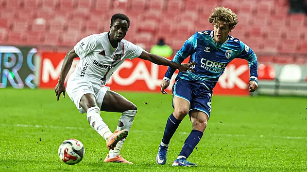 Samsun'da gol sesi yerine tartışmalı hakem kararları konuşuldu