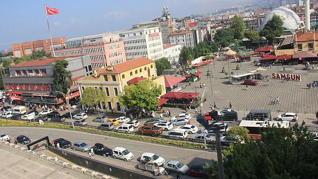 Samsun'da haftanın ilk günü trafik yoğunluğu: Kavşak kilitlendi
