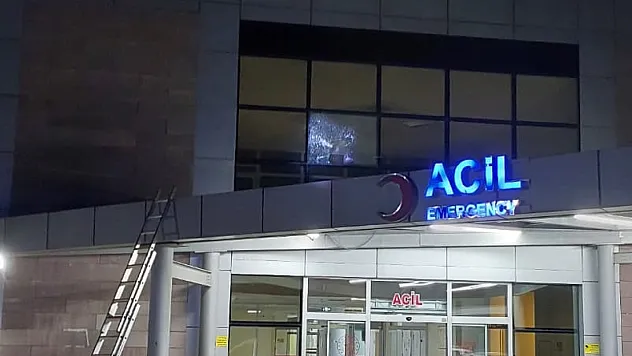 Samsun'da hastanede mermi paniği: Acil servis girişinin camı kırıldı
