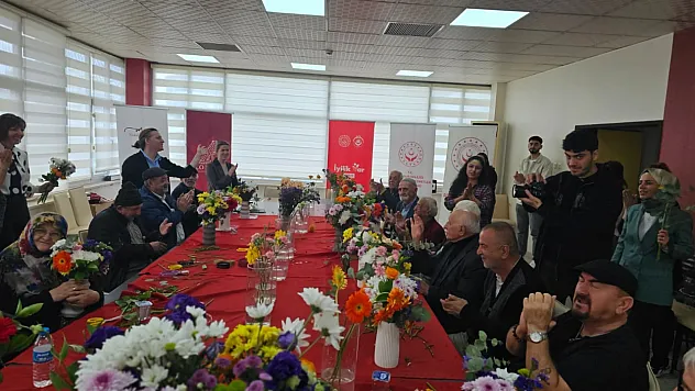 Samsun'da huzurevi sakinlerine çiçekli terapi