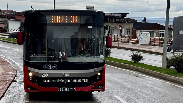 Samsun'da iki araç çarpıştı 2 yolcu yaralandı