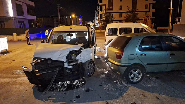 Samsun'da iki hafif ticari araç çarpıştı