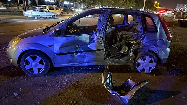 Samsun'da iki otomobil çarpıştı