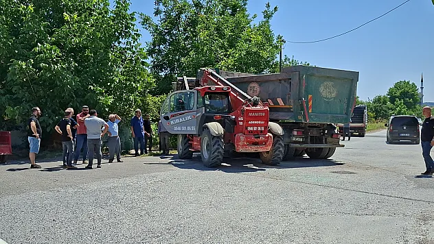 Samsun'da iş makinesi ile çarpışan kamyonun sürücüsü yaralandı