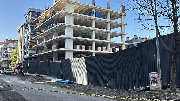 Samsun'da istinat duvarı çökme tehlikesi nedeniyle cadde trafiğe kapatıldı