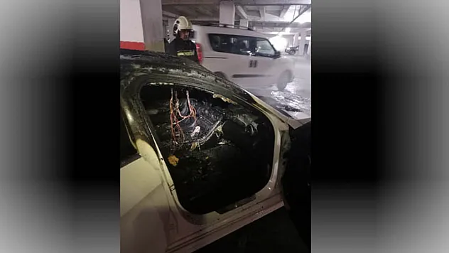 Samsun'da Kapalı otoparkta otomobil alev aldı