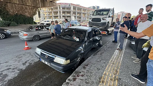 Samsun'da kavşakta otomobil ile kamyonet çarpıştı 1 yaralı