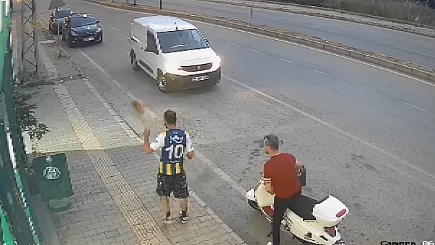 Samsun'da kediye tekme atan kişi kameraya yansıdı