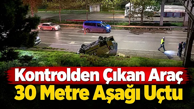 Samsun'da korkutan kaza! Hafif ticari araç 30 metre yükseklikten bulvara uçtu