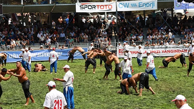 Samsun'da Kunduz Güreşleri Nefes Kesti
