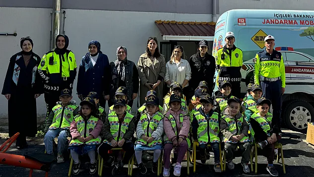 Samsun'da minikler Küçük Polisler etkinliğiyle mesleği tanıdı