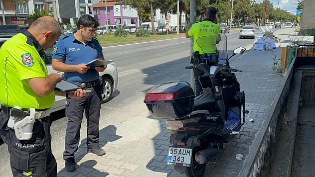 Samsun'da motosiklet devrildi: 2 yaralı