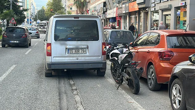 Samsun'da motosiklet ile ticari araç çarpıştı: 2 kişi yaralandı