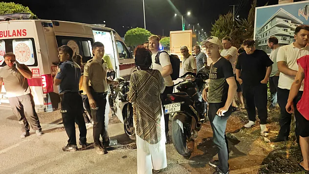 Samsun'da motosiklet kaldırıma çıktı: 2 kişi yaralandı