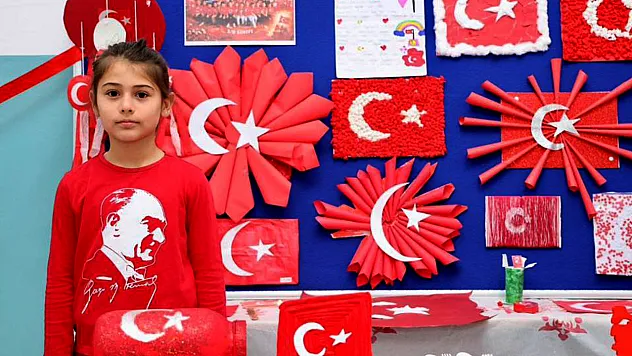 Samsun'da öğrenciler yaptıkları Türk Bayraklarıyla beğeni topladı