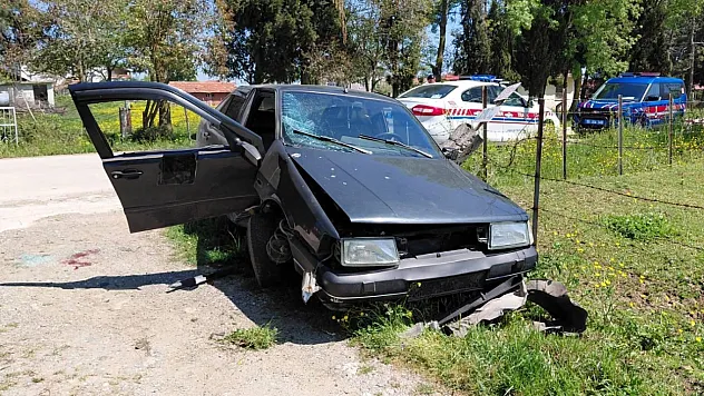 Samsun'da otomobil beton direğe çarptı: 2 yaralı