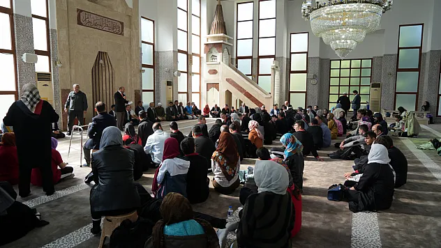 Samsun'da özel öğrencilerden camiler haftasına özel anlamlı ilahi dinletisi
