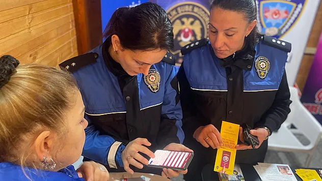 Samsun'da polisi Ramazan etkinliklerine bilgilendirme standı ile katıldı