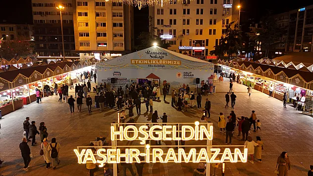 Samsun'da Ramazan coşkusu Cumhuriyet Meydanı'nda devam ediyor