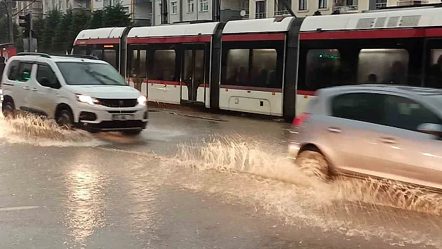 Samsun'da sağanak hayatı olumsuz etkiledi