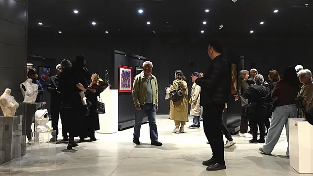 Samsun'da sanatseverleri buluşturan 'Karma Sergi' açıldı