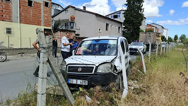 Samsun'da seyir halindeyken fenalaşan dolmuş sürücüsü kaza yaptı