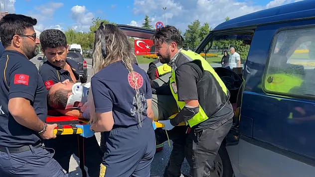 Samsun'da SUV araca arkadan çarpan panelvan sürücüsü yaralandı