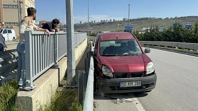 Samsun'da tamire götürülen araç bariyere çarptı