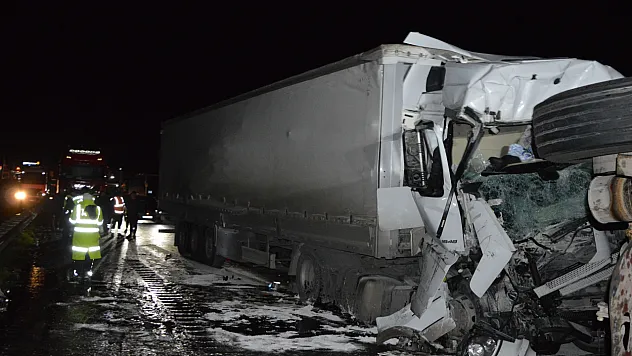 Samsun'da tırlar çarpıştı: 3 yaralı