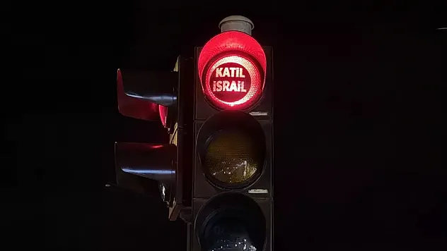 Samsun'da trafik ışıkları İsrail'e lanet okuyor