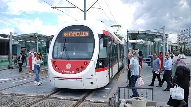 Samsun'da tramvayın çarptığı lise öğrencisi yaralandı