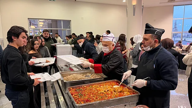 Samsun'da üniversite yemekhanesinde ücretsiz iftar