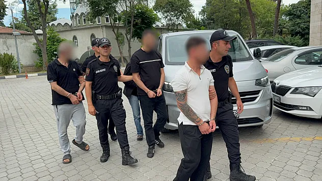 Samsun'da uyuşturucu operasyonunda gözaltına alınan 4 şüpheli adliyeye sevk edildi