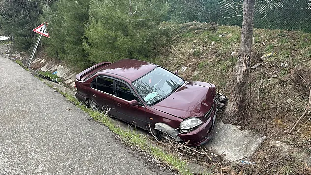 Samsun'da yoldan çıkan otomobilin sürücüsü yaralandı