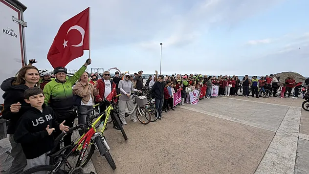 Samsun'da yüzlerce bisikletli Cumhuriyet için sürdü