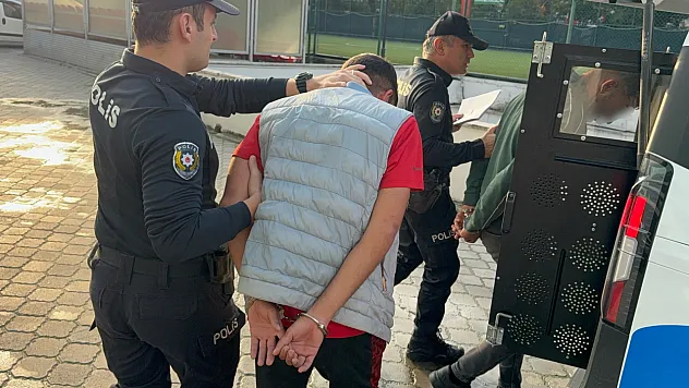 Samsun'da zorla gül satmak isteyen 2 kişi tutuklandı