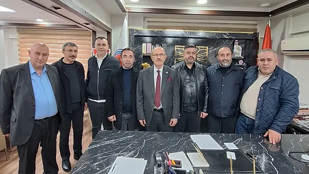 Samsun Emlakçılar Odası'nda Cemil Dere istifasını geri çekti
