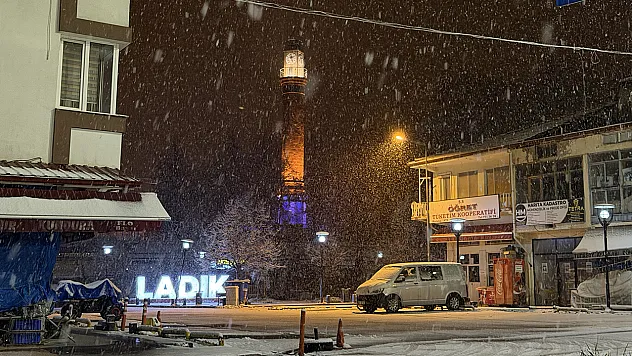Samsun o ilçesine kar yağdı