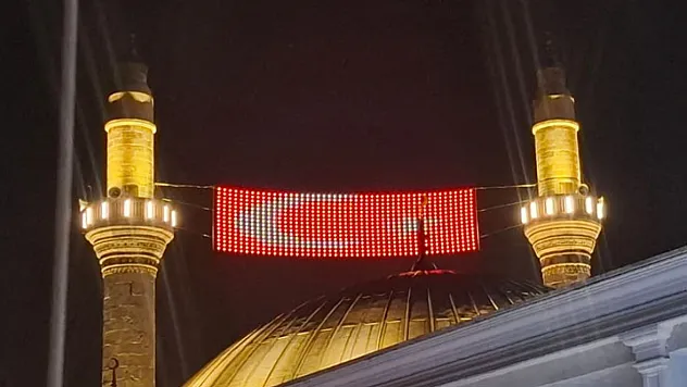 Samsun'un kalbi Büyük Cami mahyalarla donatıldı
