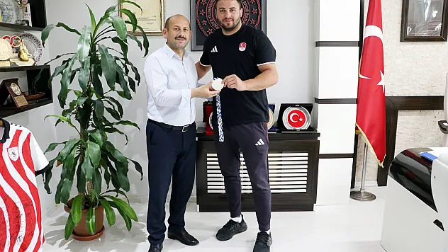 Samsunlu boksör Berat Acar'dan Akdeniz Oyunları'nda gümüş