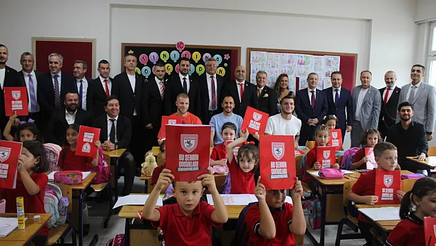 Samsunspor'dan Minik Öğrencilere Anlamlı Hediyeler