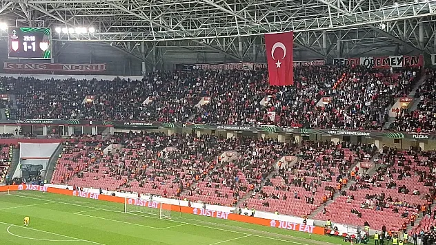 Samsunspor Taraftarından Yüksel Yıldırım'a Tezahüratlı Destek